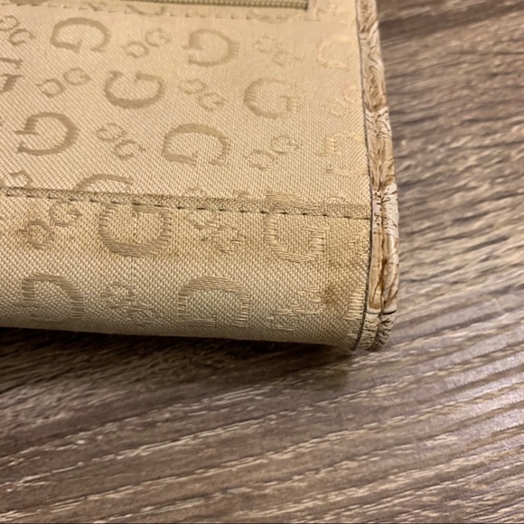 Guess Wallet - Picture 6 of 6